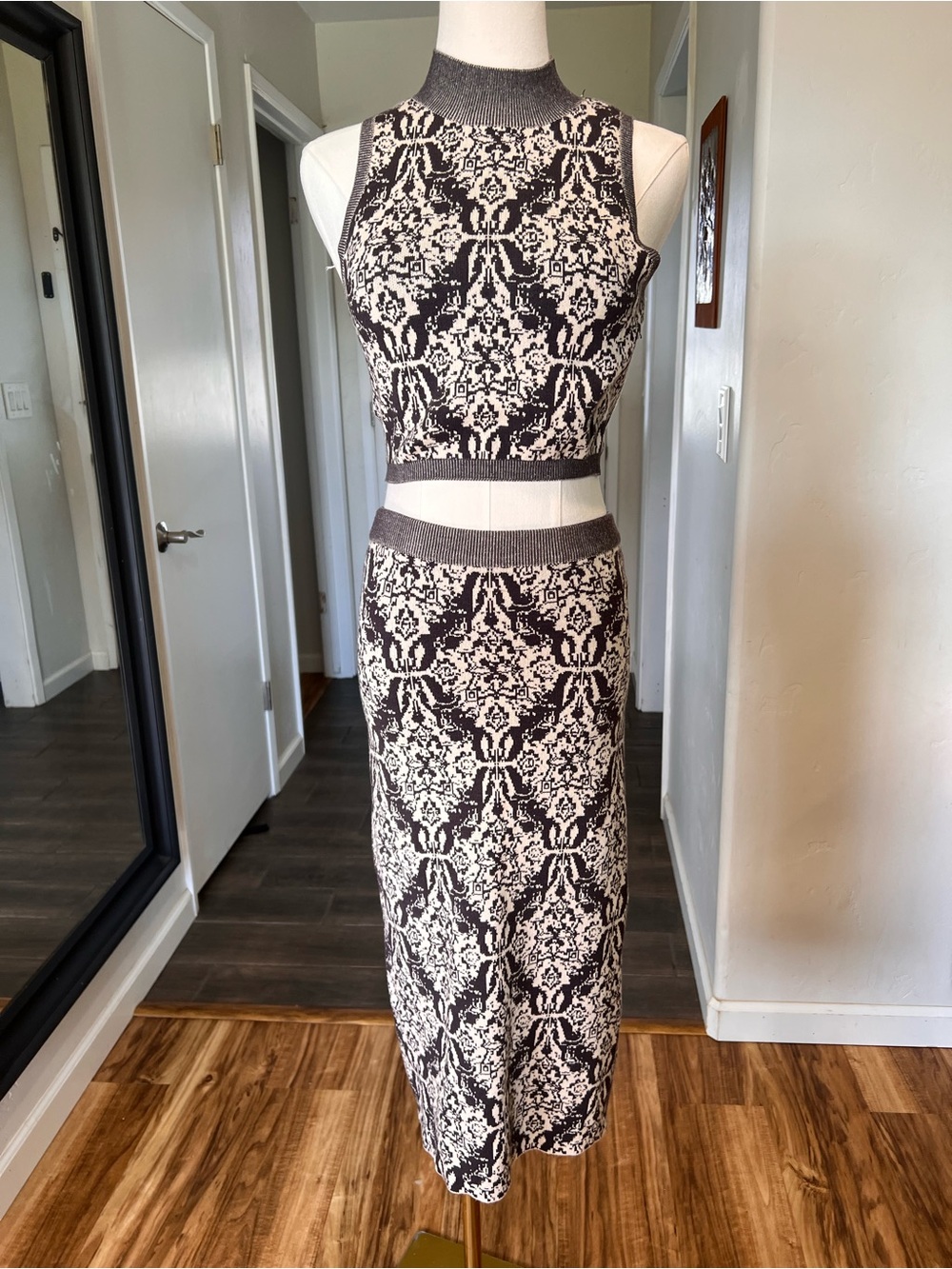 Billabong Designer Closet Skirt Sweater Vest Set